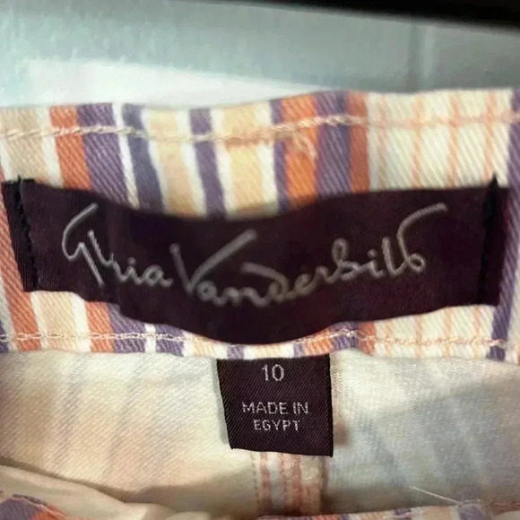 Size 10 gloria Vanderbilt capris. New. Pink, purple and coral stripes. Summer. - Picture 2 of 9